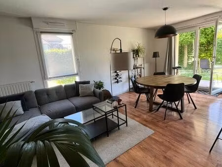 location appartement 4 pièces 83 m2  avec terrasse et grand jardin
