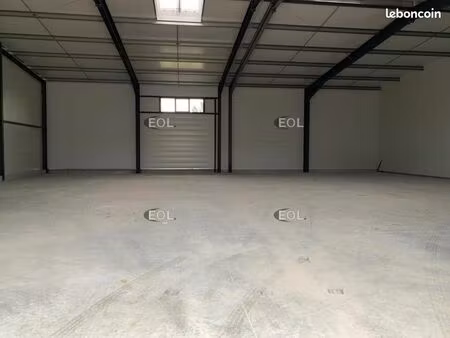 local d'activité 2 550 m²