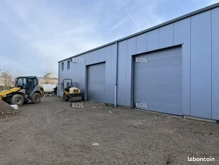 local d'activité 912 m²