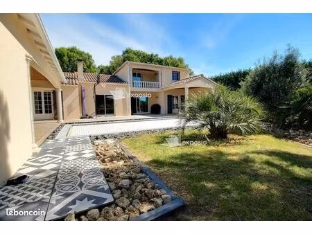 propriété 8 pièces 231 m²