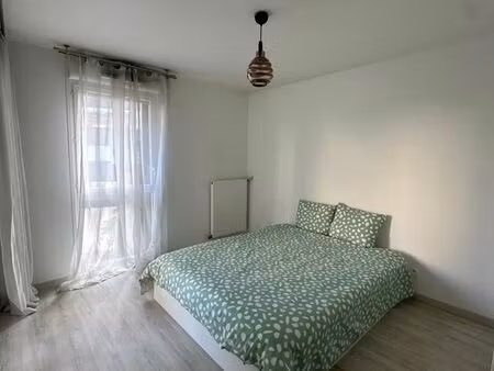 à louer : appartement t2 de 43 m² avec balcon  idéalement situé au pied du tramway t2 (sta