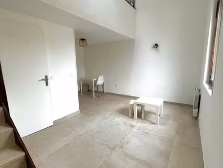 location meublée t2 - cergy village - 890 cc