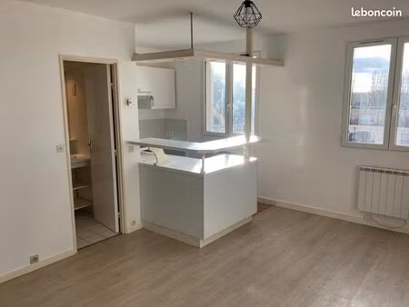 studio 33 m² lumineux avec parking et cave – proche gare persan-beaumont