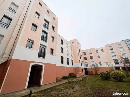 location box parking fermé - cergy saint-christophe