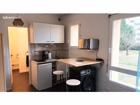 spacieux studio au calme à 1.5km des facultés. disponible pour la rentrée