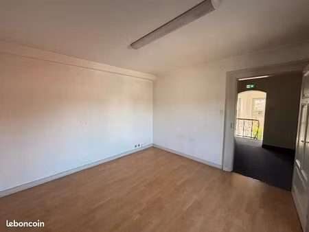 location d'espaces de coworking modulables rue passante parkings saverne