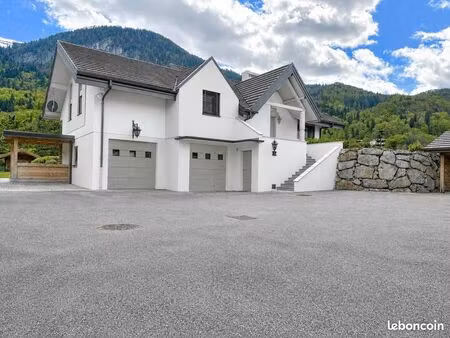 maison 5 pièces 195 m²