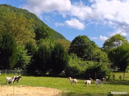 rare terrain de loisir avec abris bois sur les hauteurs de chambéry