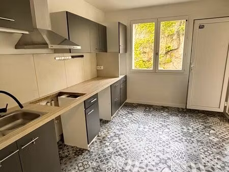 bel appartement t3 avec ascenseur  balcon cave et parking sur le cours carnot