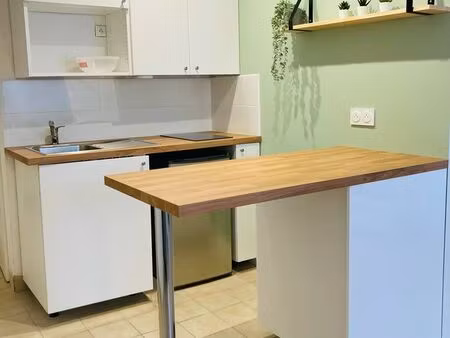 t1 rénové avec mezzanine – centre de lesneven – disponible immédiatement