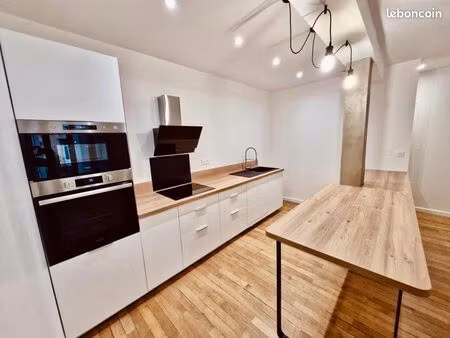 rare – 3 pièces rénové avec balcons – hyper-centre cathédrale