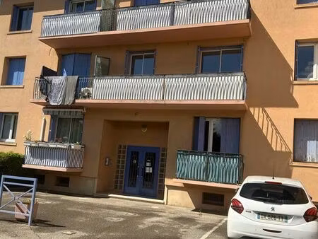 t3 entièrement rénové dans résidence calme