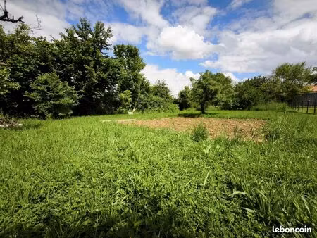 terrain 825 m² coulombiers