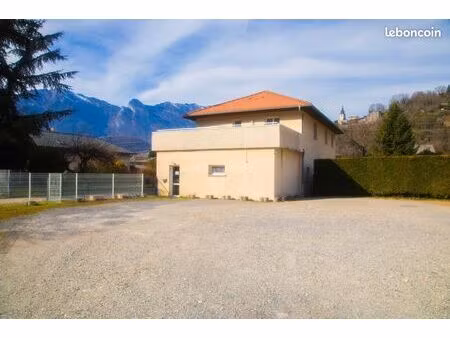 maison avec appartement 115m2 et local 130m2