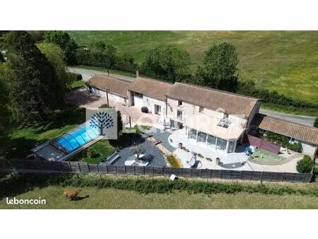 maison 9 pièces 205 m²