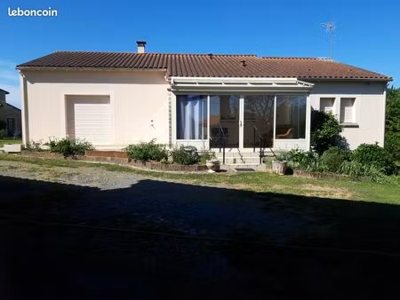 maison plain-pied + dépendances en pierre - fort potentiel - proche centre vouillé