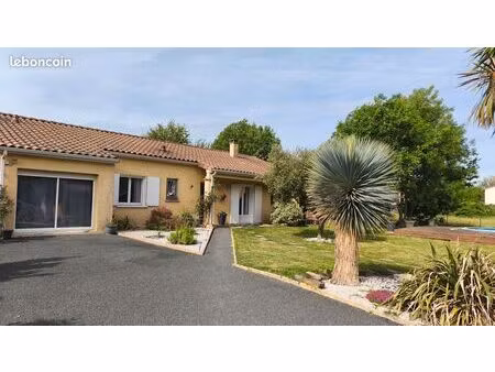 maison de plain-pied vue sur le causse