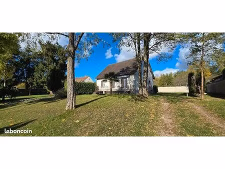 maison sur belles parcelles arborées au calme