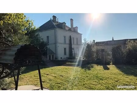 au calme en profitant de tous les services d'une commune dynamique de l'agglomération nior