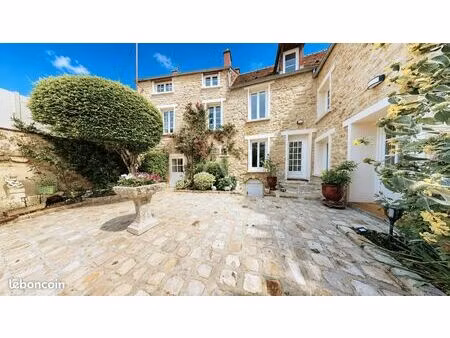 maison 9 pièces 250 m²
