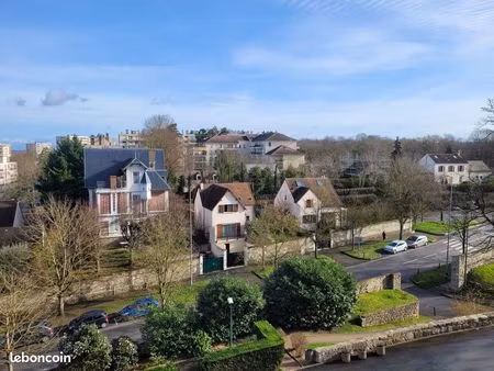 poissy appartement t5 111m2 avec balcon  2 box fermés en sous-sol et cave