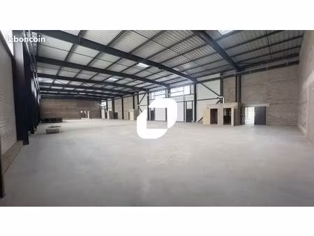 local d'activité 1 472 m²