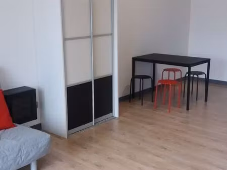 elec + eau tout compris a saisir  lumineux studio idéalement situé