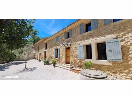 authentique mas provençal entièrement rénové de 200m²  terrain 1 7ha  400m² dépendances  d