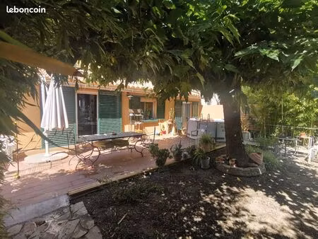 août : maison avec jardin au calme - entre lubéron  alpilles et gard