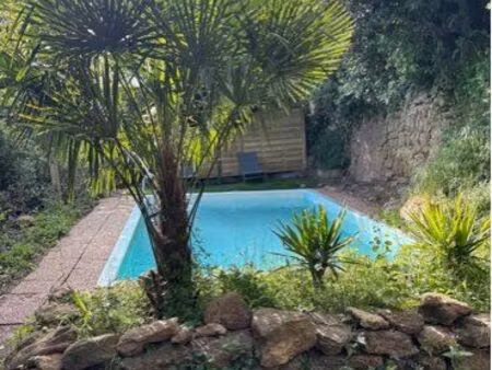 maisonnette avec piscine