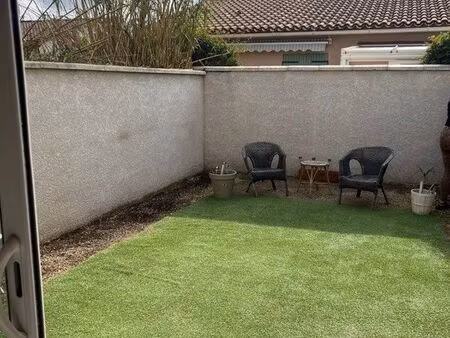petite maisonnette avec jardin