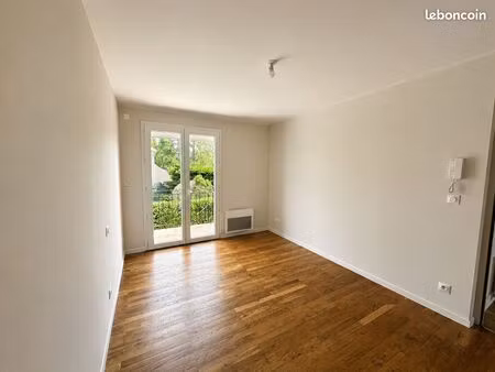 chambre proche fac & chu  balcon + parking 410/mois