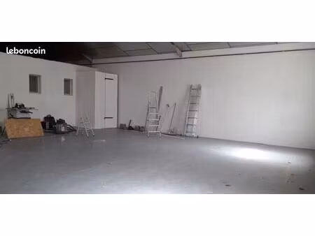 hangar de 100m2 - pour stockage