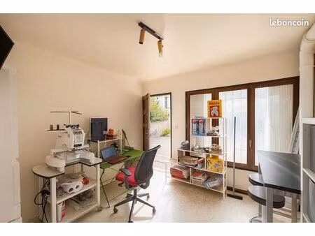 local commercial 48 m² avignon