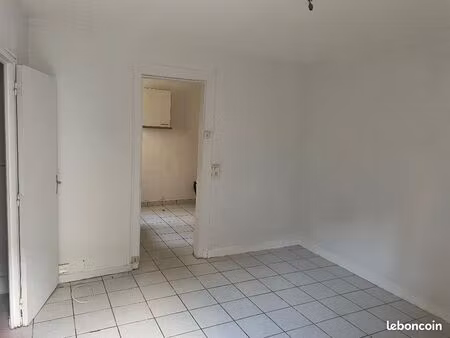 f2 quartier st vincent avec cour