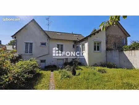 maison familiale 6 pièces 4 chambres avec jardin dans un environnement résidentiel très ca