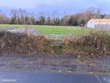 terrain de 941 m²