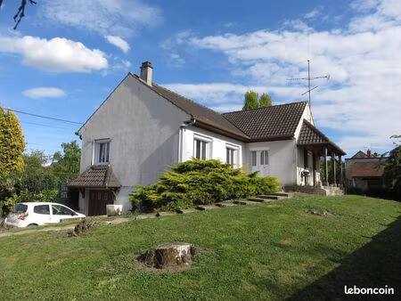 maison familiale avec dépendance-fort potentiel-surface de référence 244m2+hangar+sous-sol