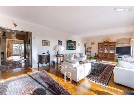 appartement 8 pièces 181 m²