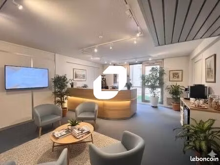 bureau 380 m²