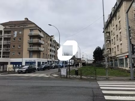 local commercial 245 m²