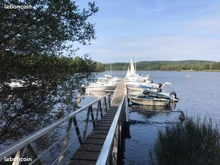 belle maison surplombant le lac de vassivière