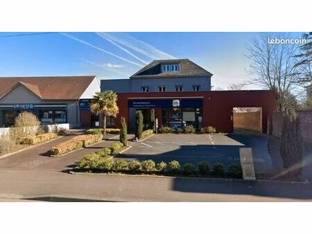local commercial 210 m²