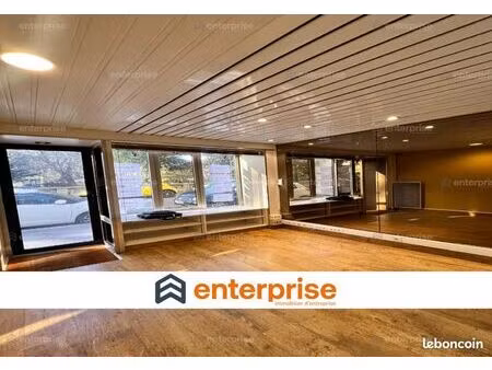 bureau 25 m²