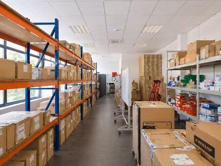stockage + bureaux à louer