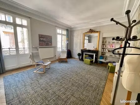 bureau 240 m²