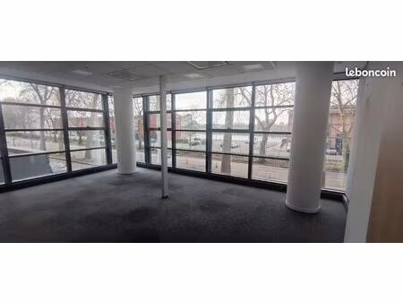 bureau 491 m²