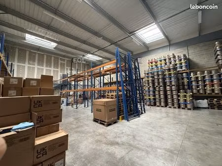 local bureaux 569 m²