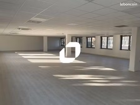 bureau 180 m²