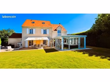 villa 8 pièces 220 m²